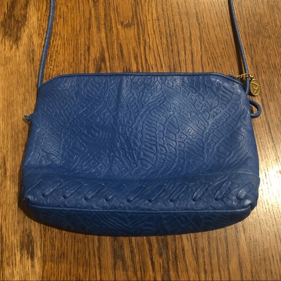 Liz Claiborne Crossbody - Picture 2 of 3